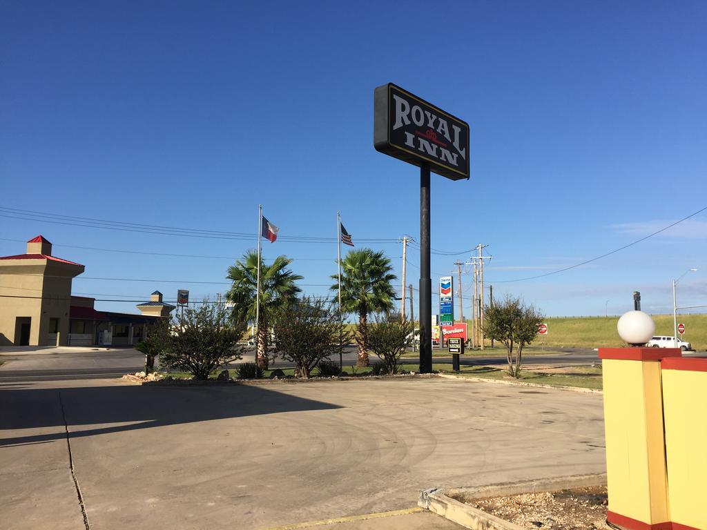 Royal Inn Pearsall Экстерьер фото
