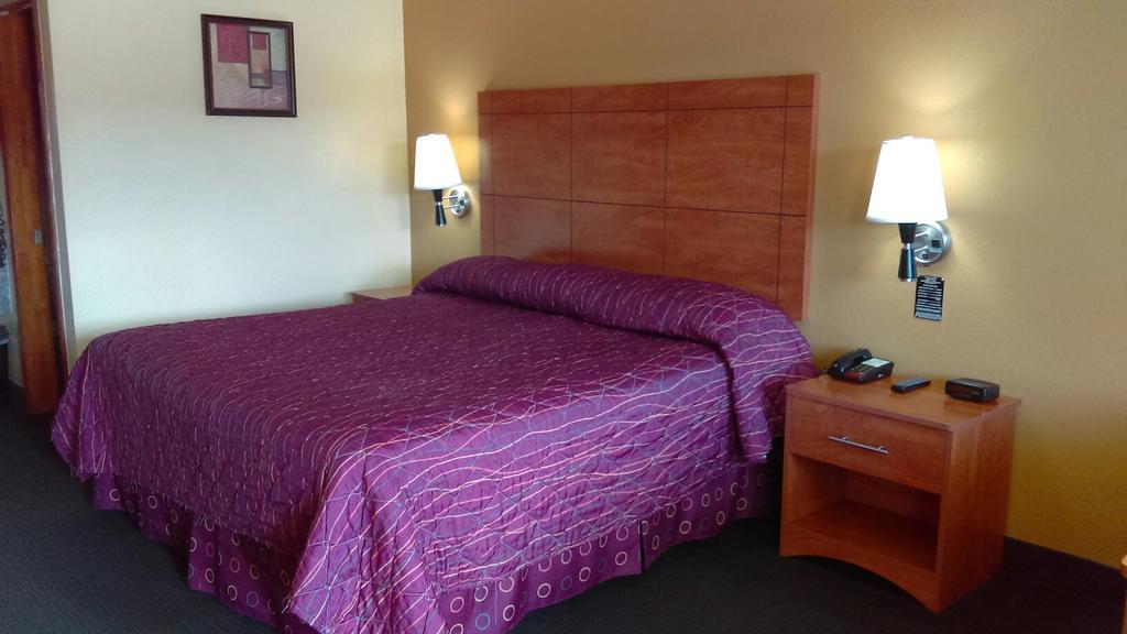 Royal Inn Pearsall Экстерьер фото